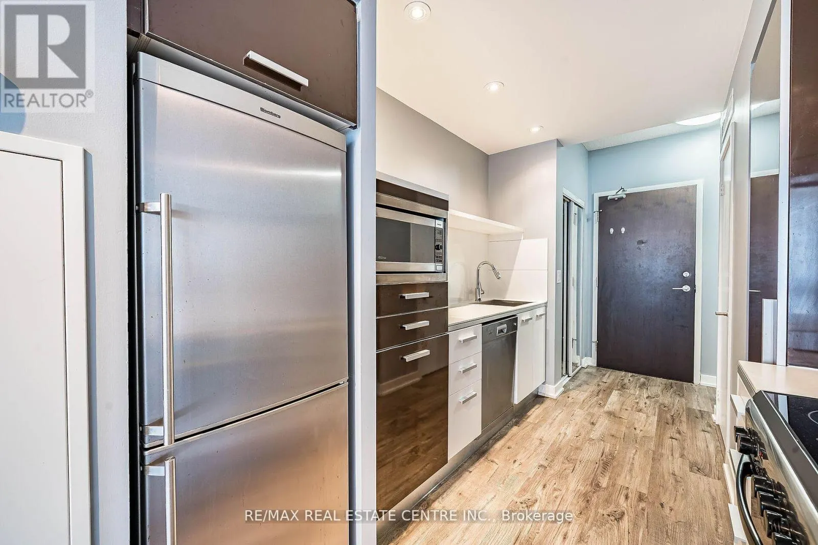 233 - 38 DAN LECKIE WAY