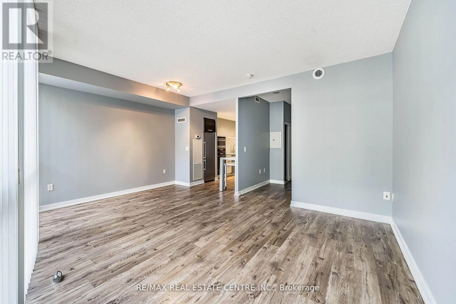 233 - 38 DAN LECKIE WAY
