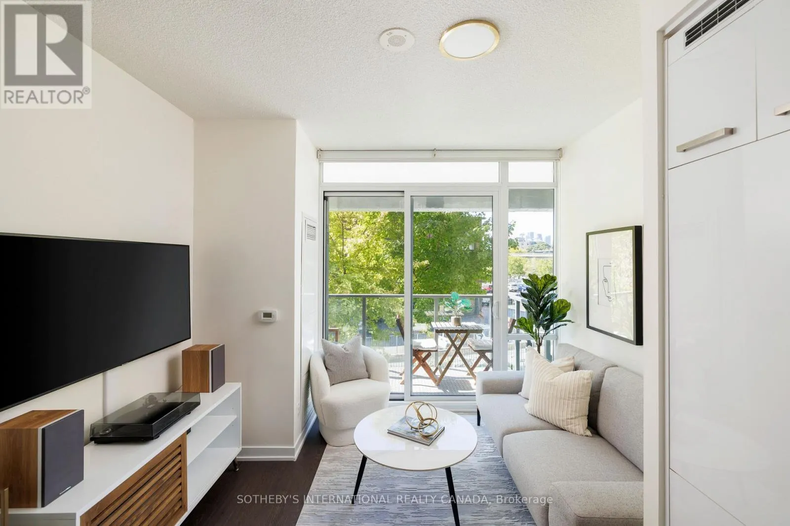120 BAYVIEW AVENUE