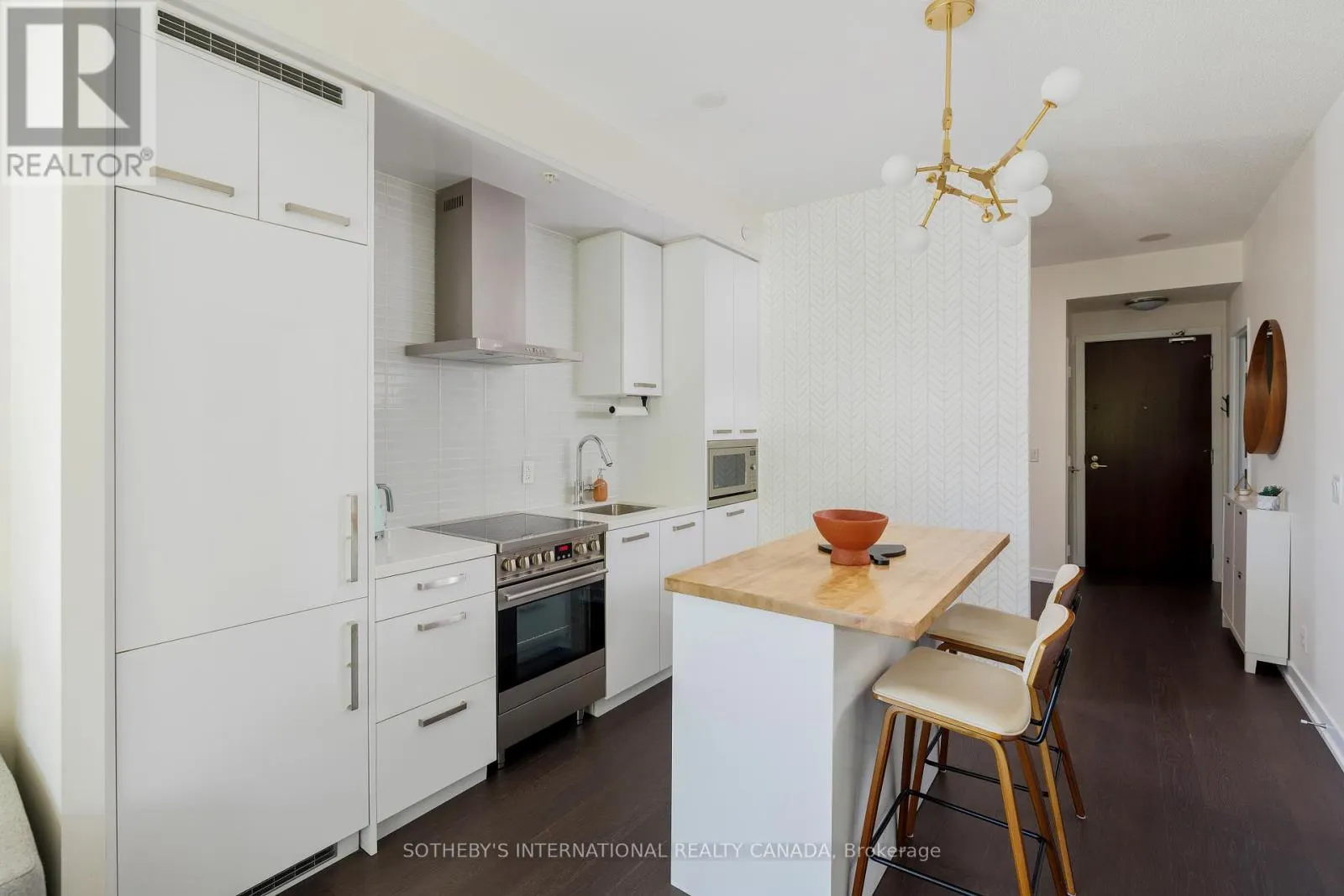 120 BAYVIEW AVENUE