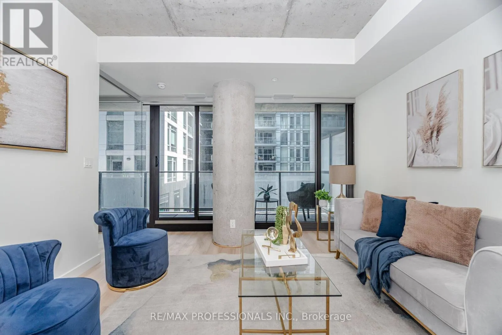 716 - 111 BATHURST STREET