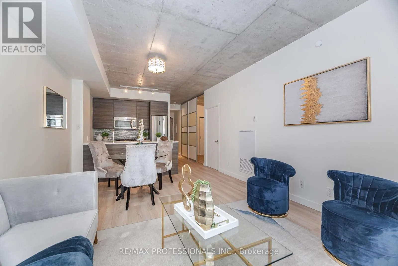 716 - 111 BATHURST STREET