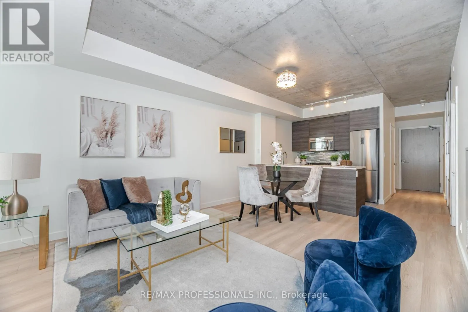 716 - 111 BATHURST STREET