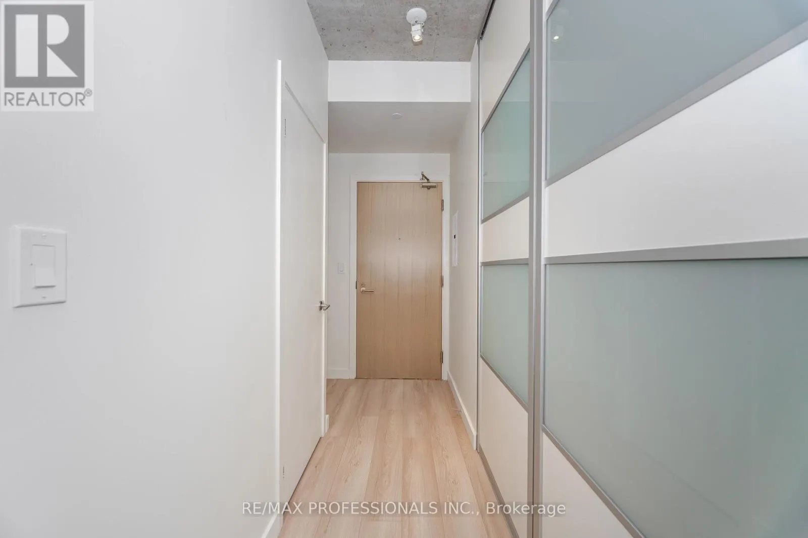 716 - 111 BATHURST STREET