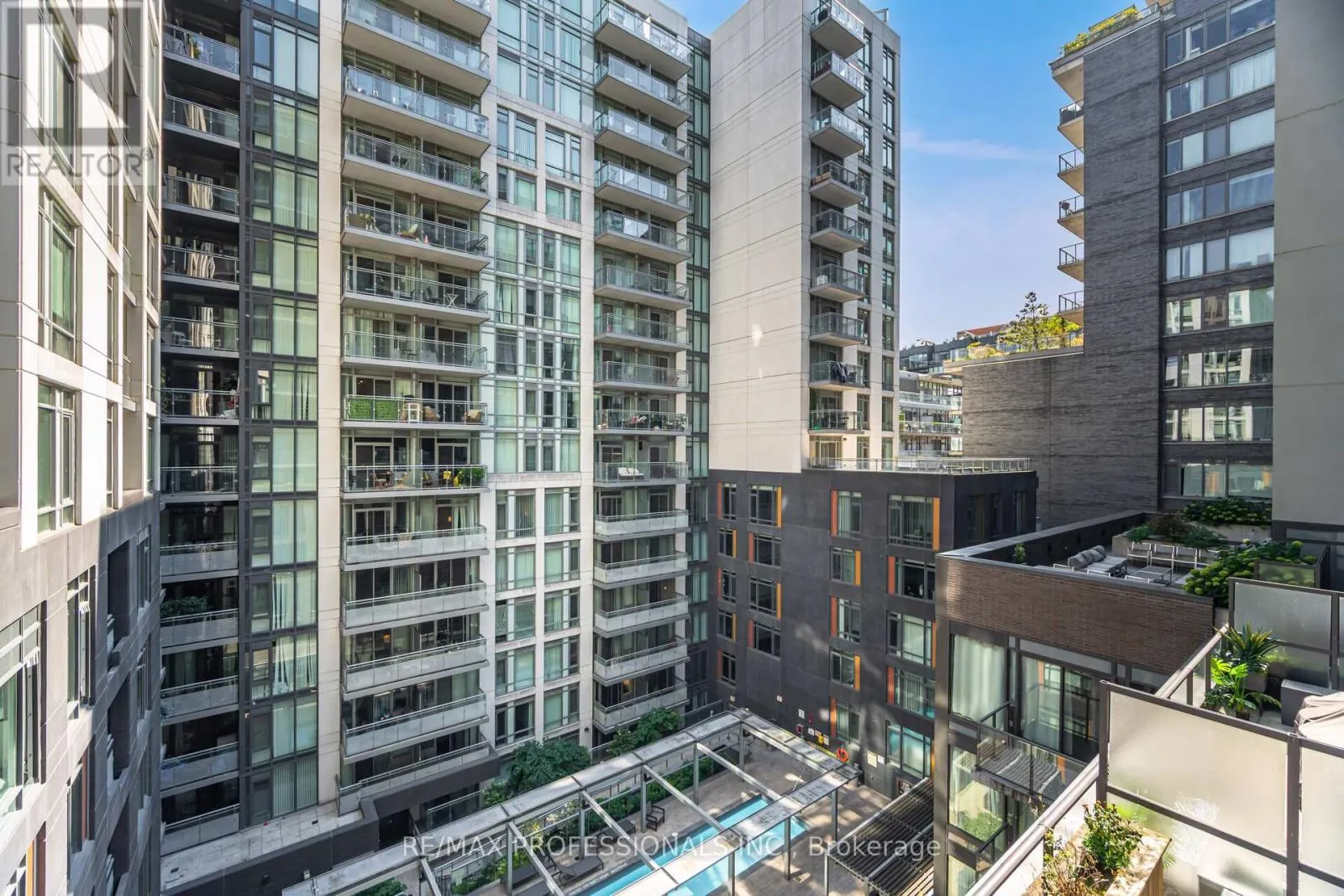 716 - 111 BATHURST STREET