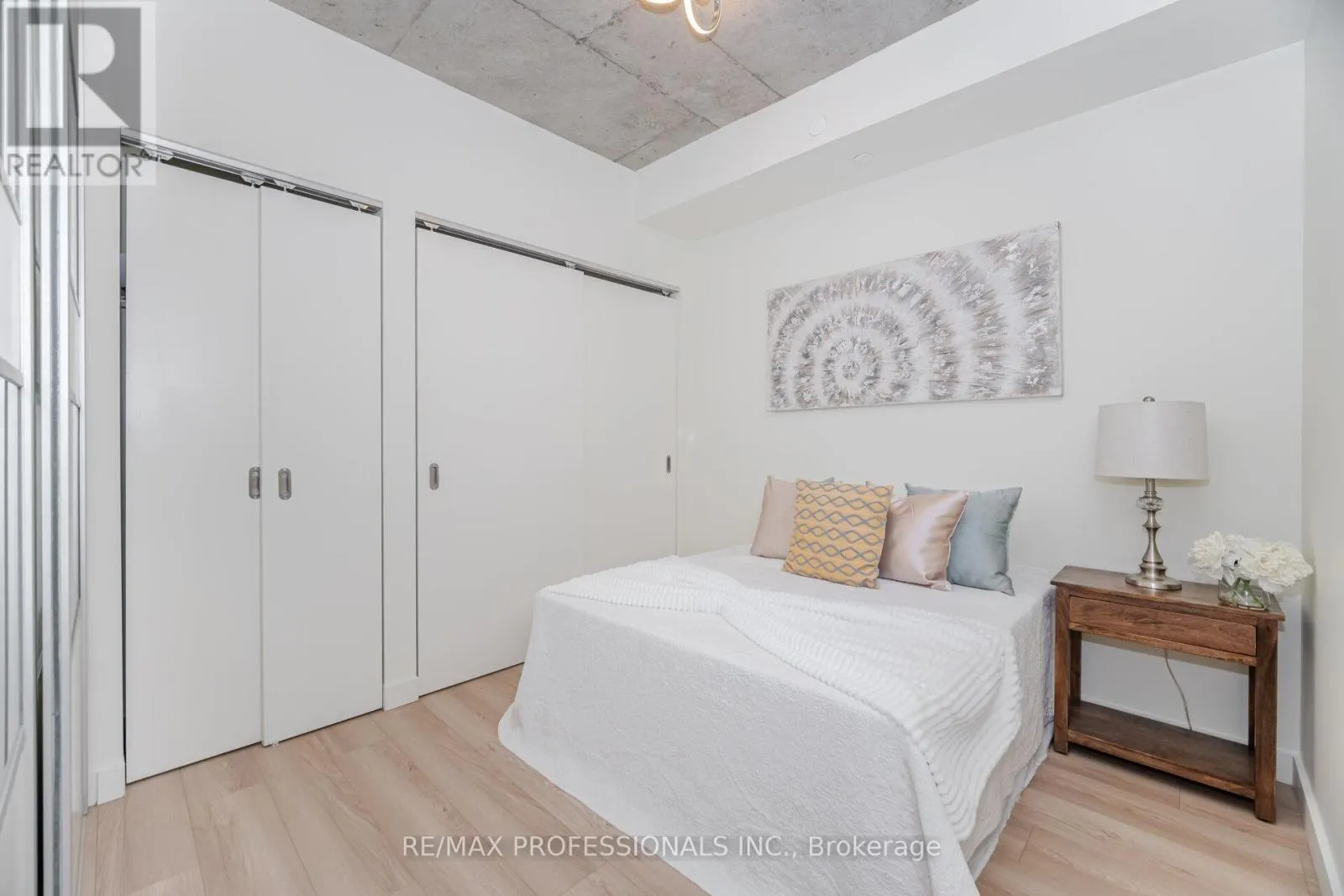 716 - 111 BATHURST STREET