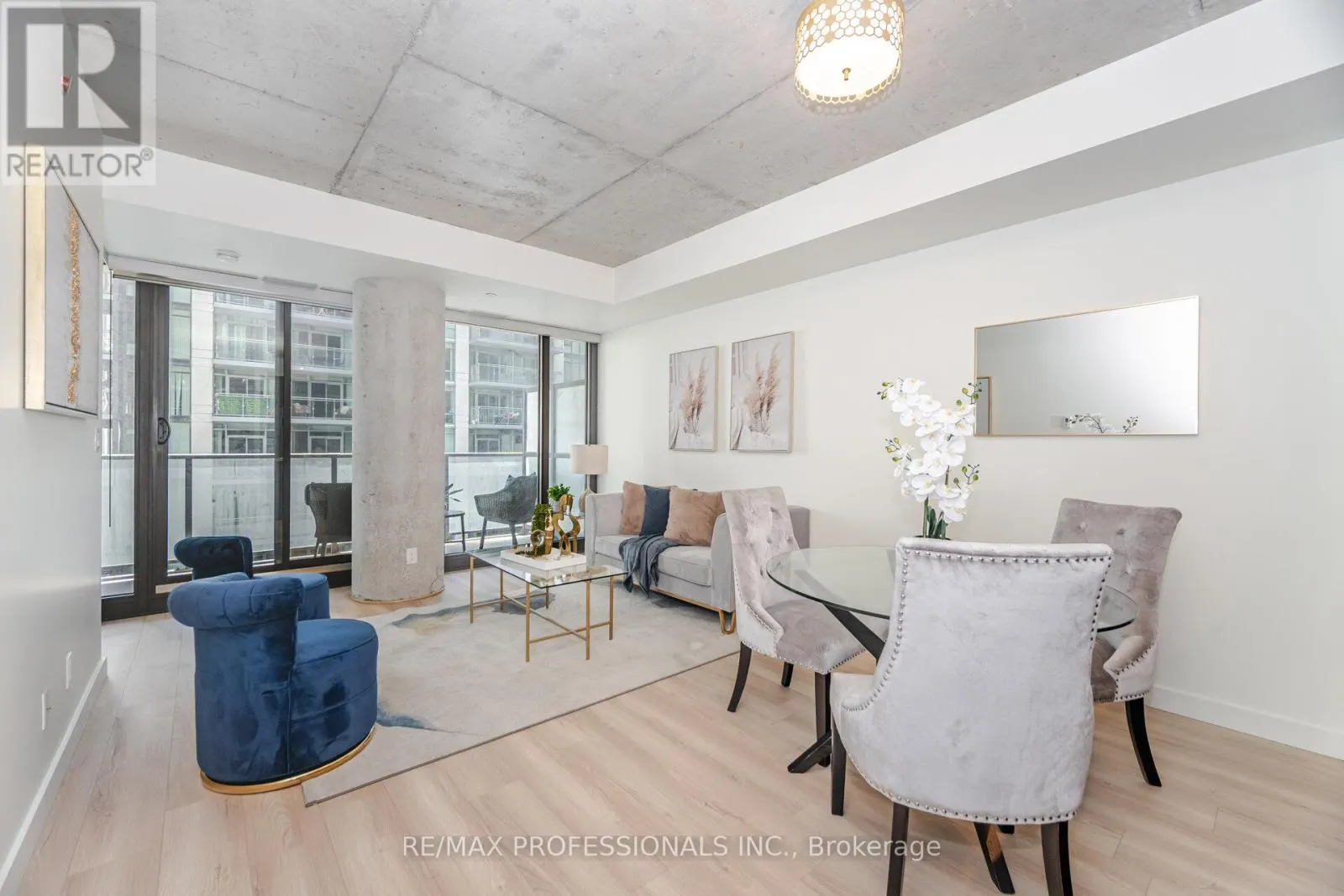716 - 111 BATHURST STREET