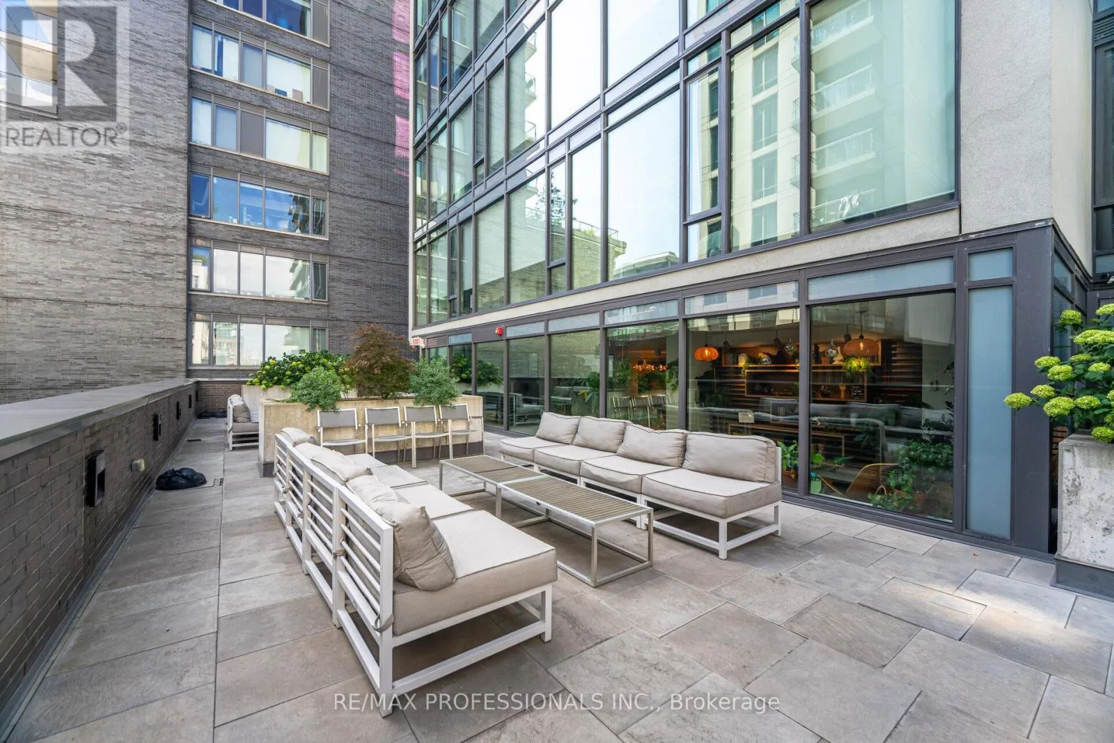 716 - 111 BATHURST STREET