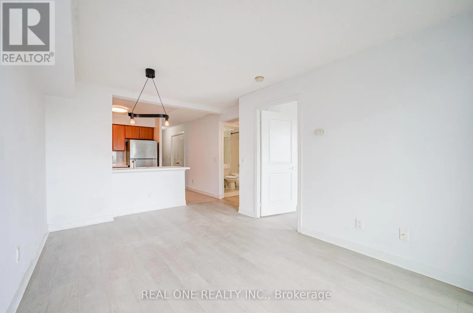 1516 - 31 BALES AVENUE