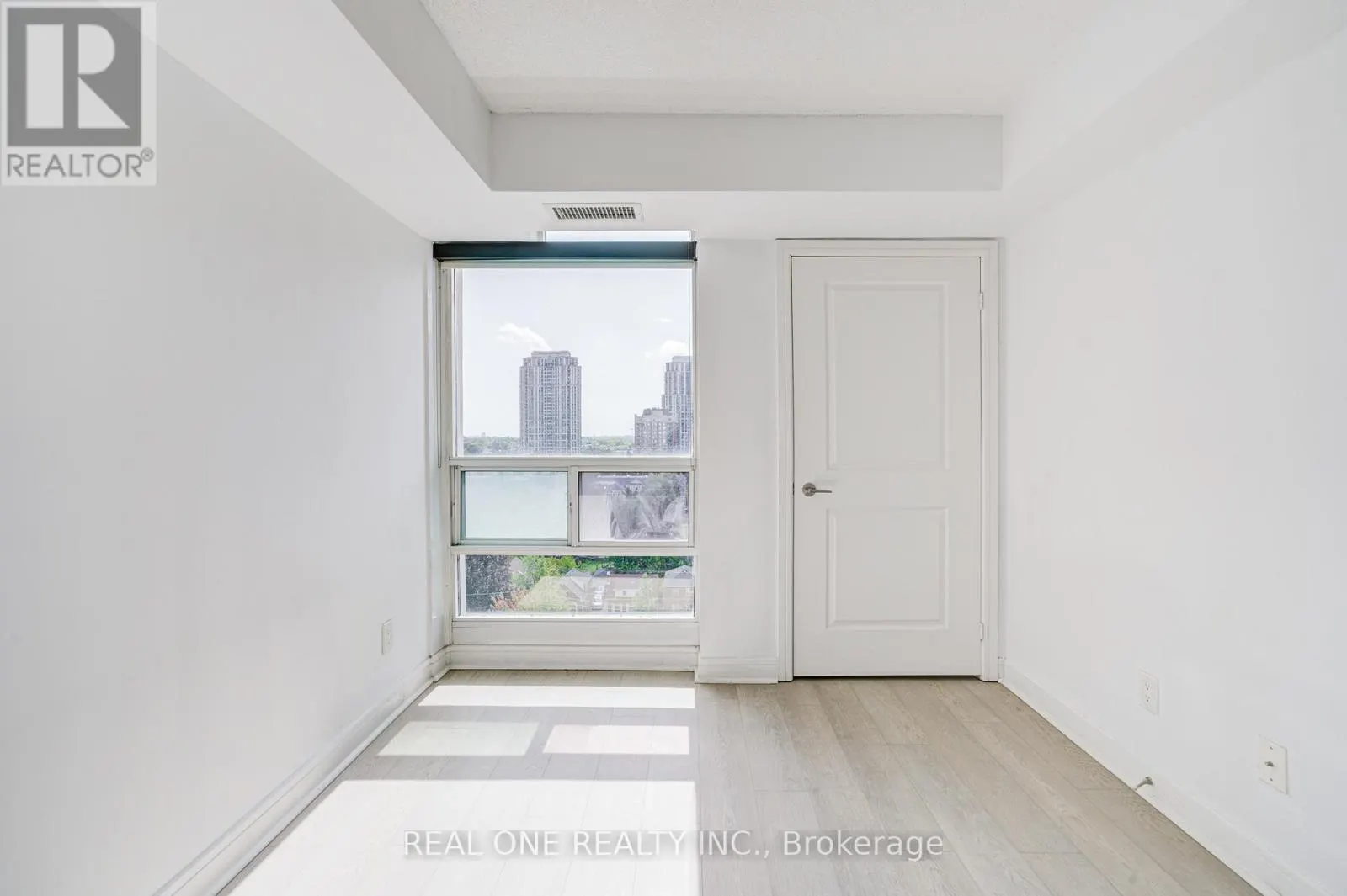 1516 - 31 BALES AVENUE