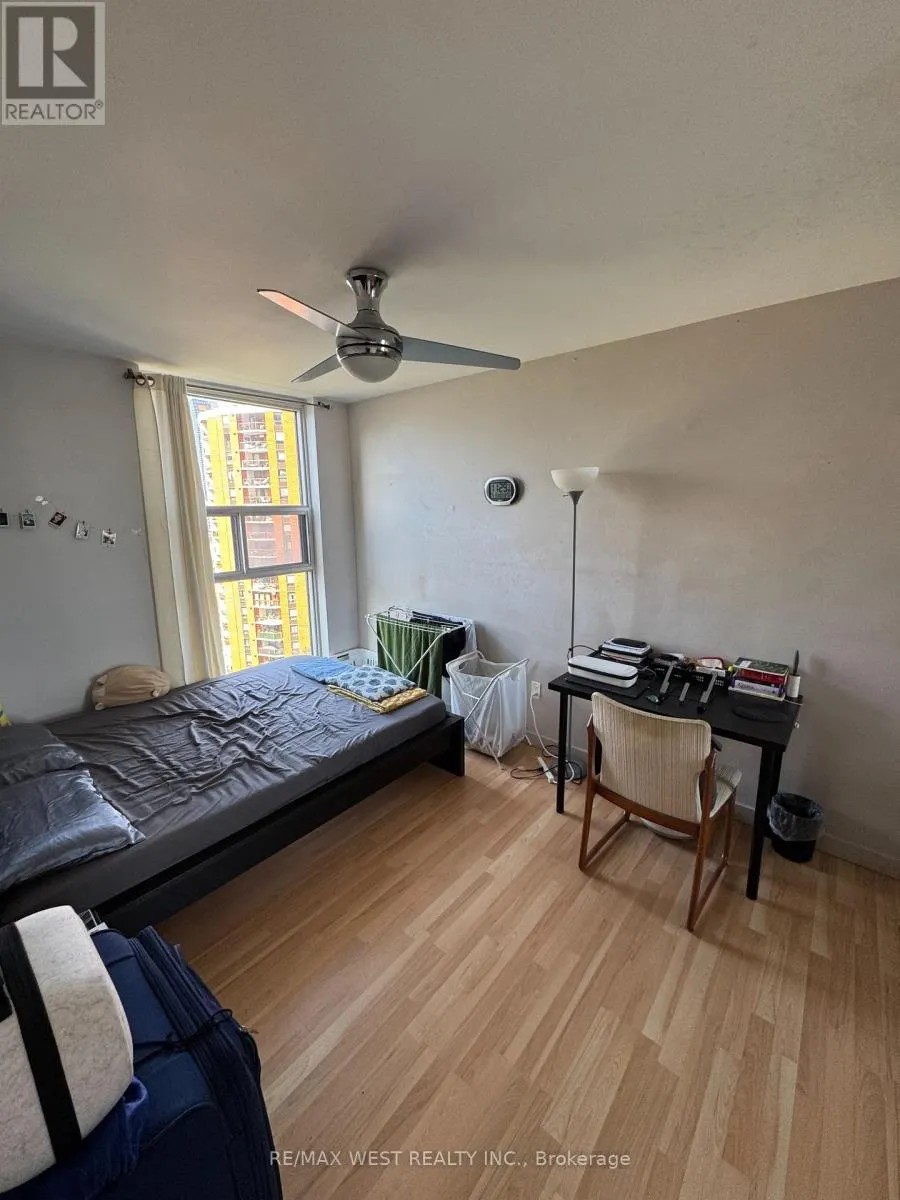 1607 - 40 HOMEWOOD AVENUE