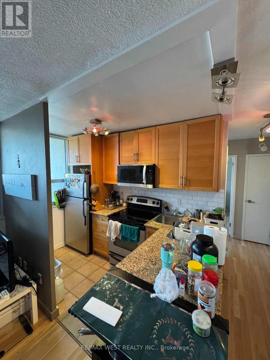 1607 - 40 HOMEWOOD AVENUE