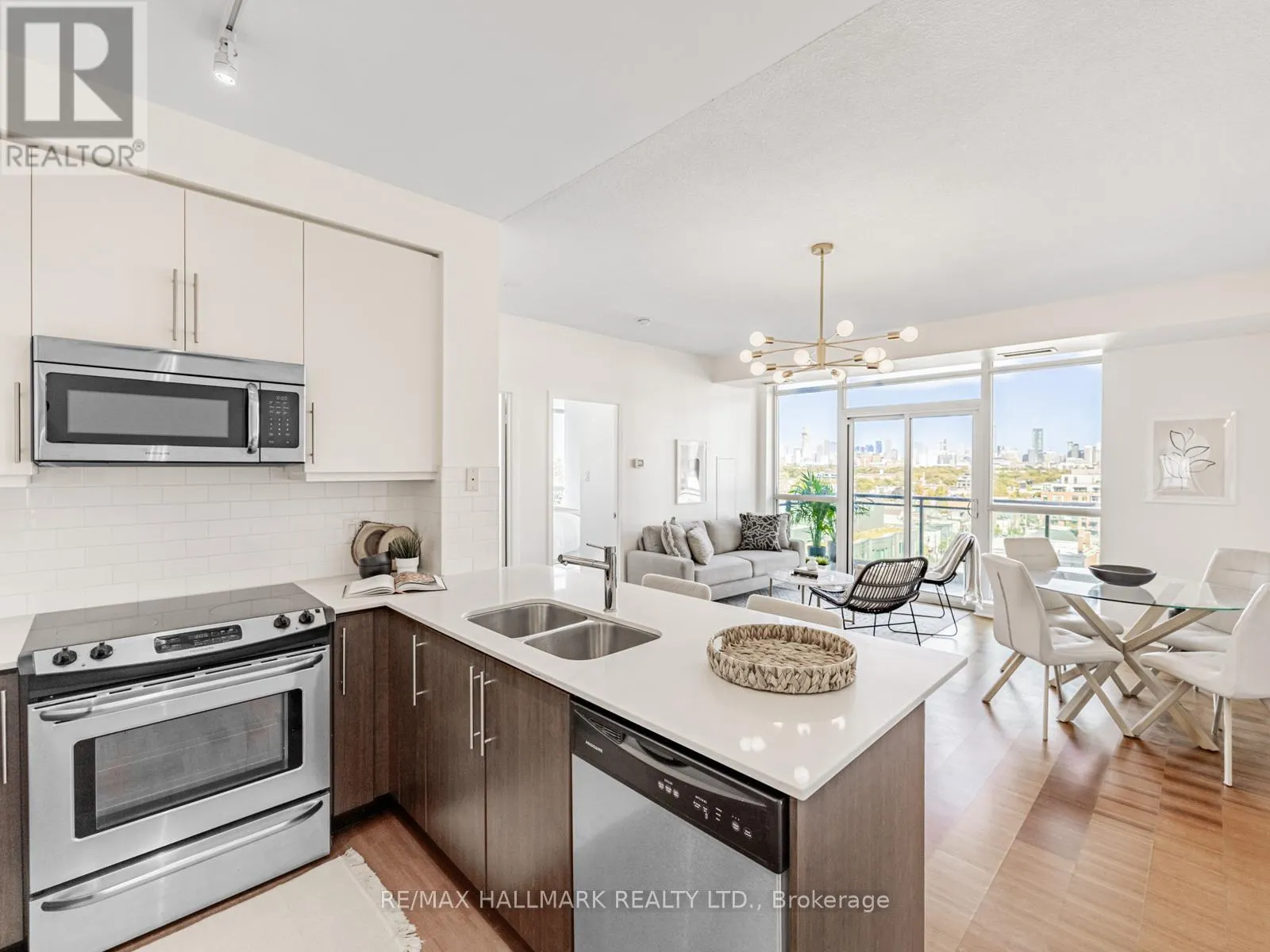 1104 - 1171 QUEEN STREET W