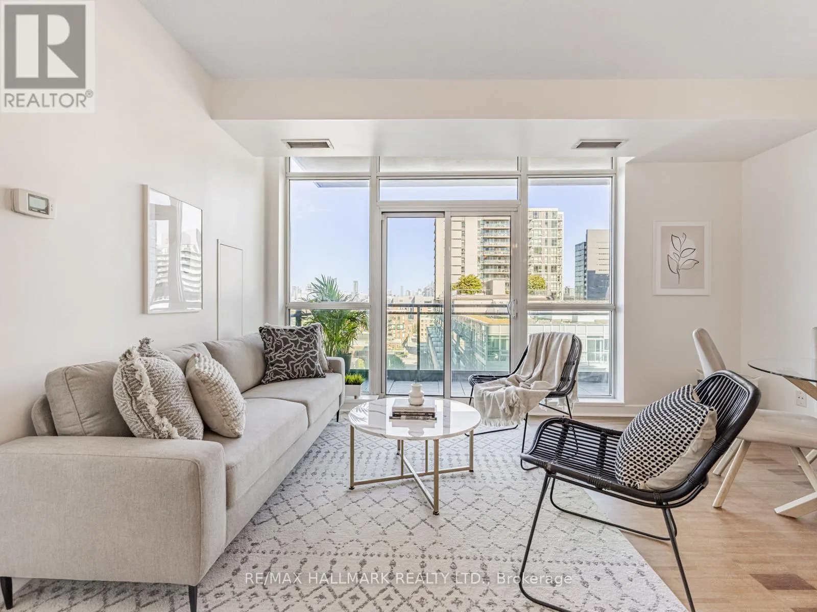 1104 - 1171 QUEEN STREET W