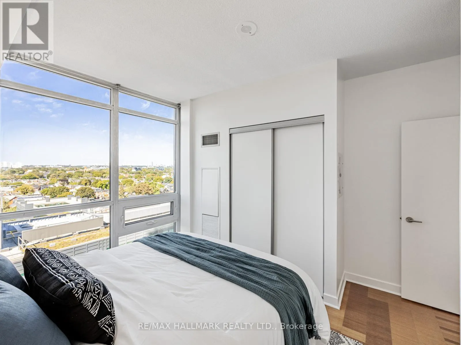 1104 - 1171 QUEEN STREET W