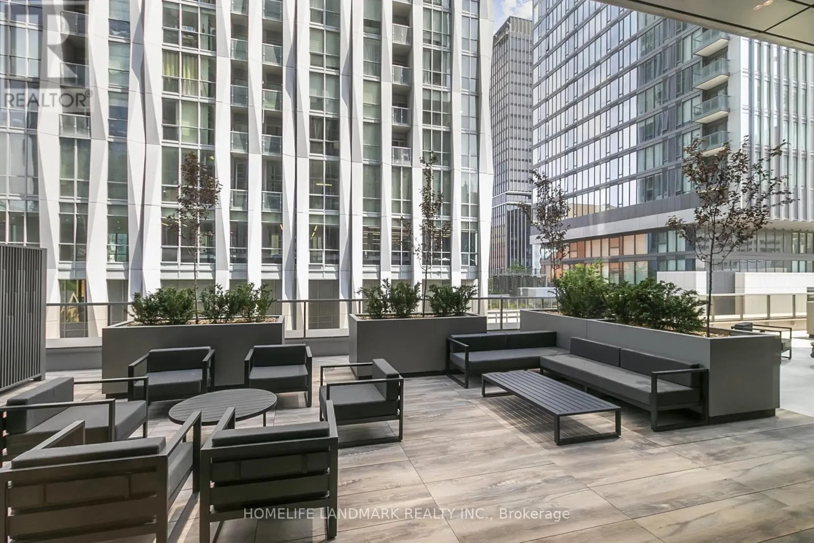 2711 - 11 YORKVILLE AVENUE