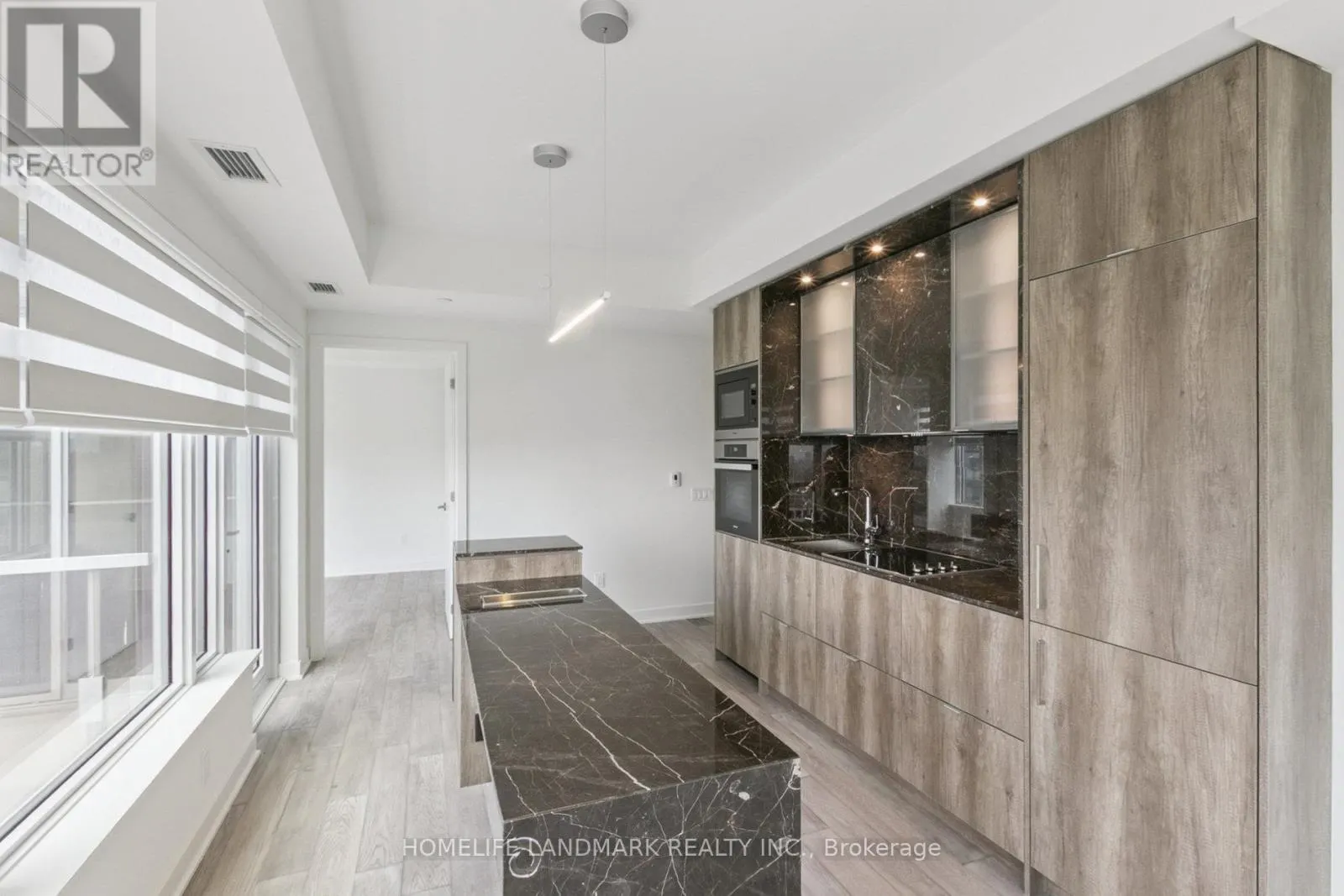 2711 - 11 YORKVILLE AVENUE