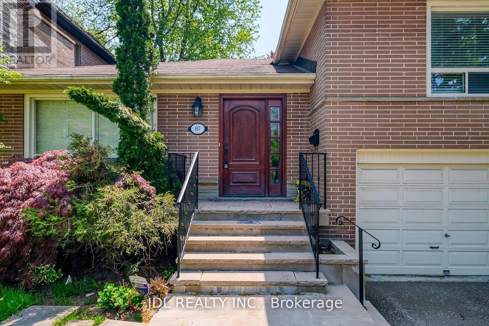 87 MUNRO BOULEVARD