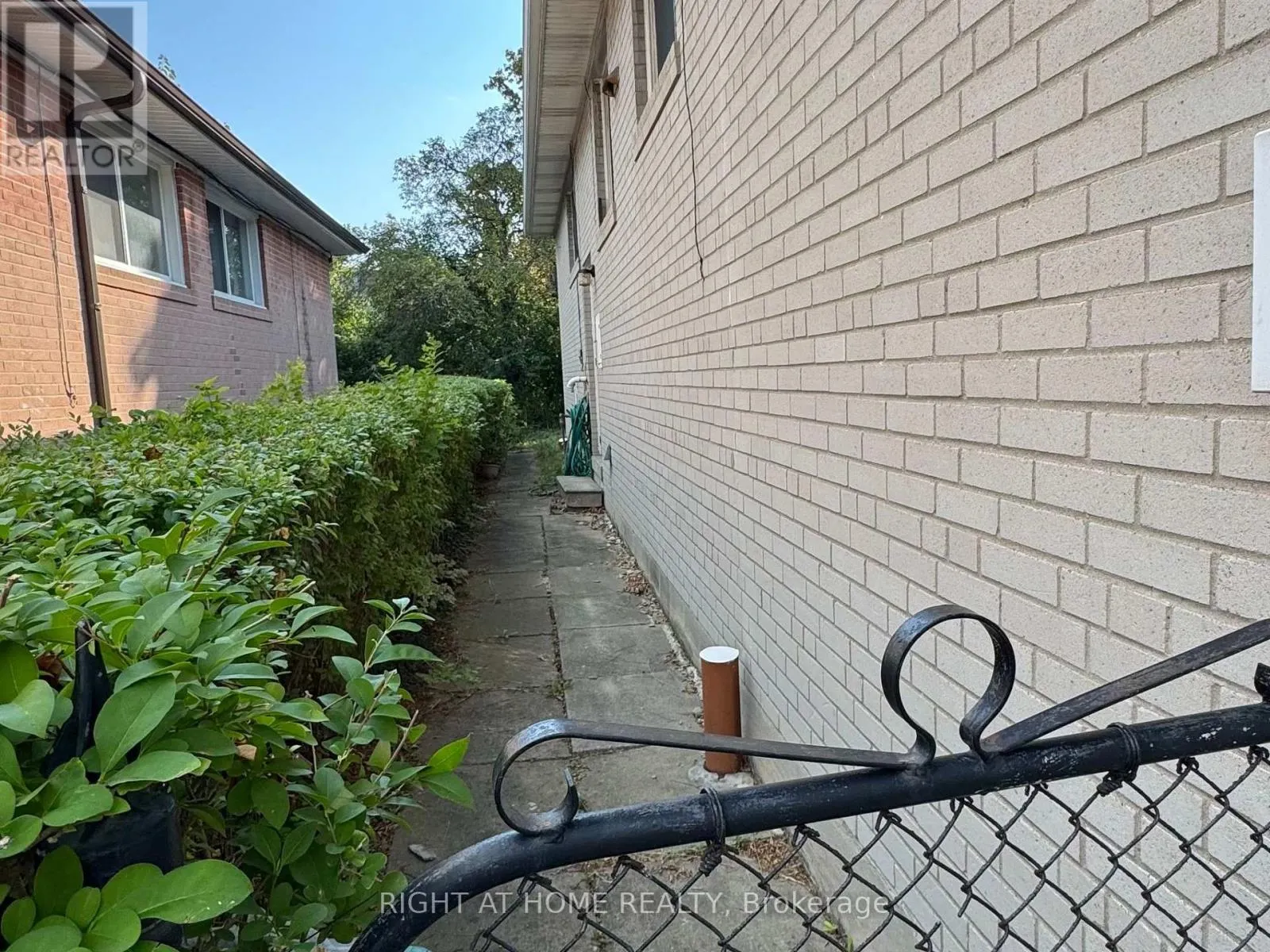 87 FENELON DRIVE
