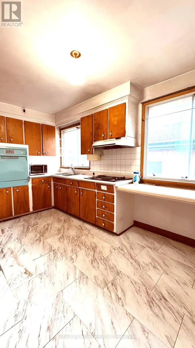 87 FENELON DRIVE