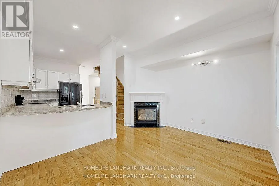 19 ENGLISH GARDEN WAY