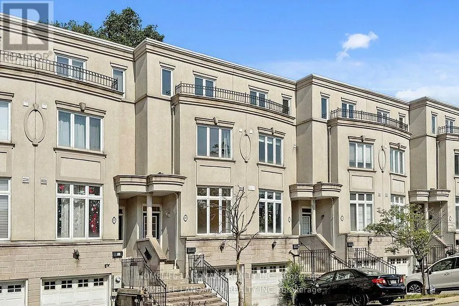 19 ENGLISH GARDEN WAY