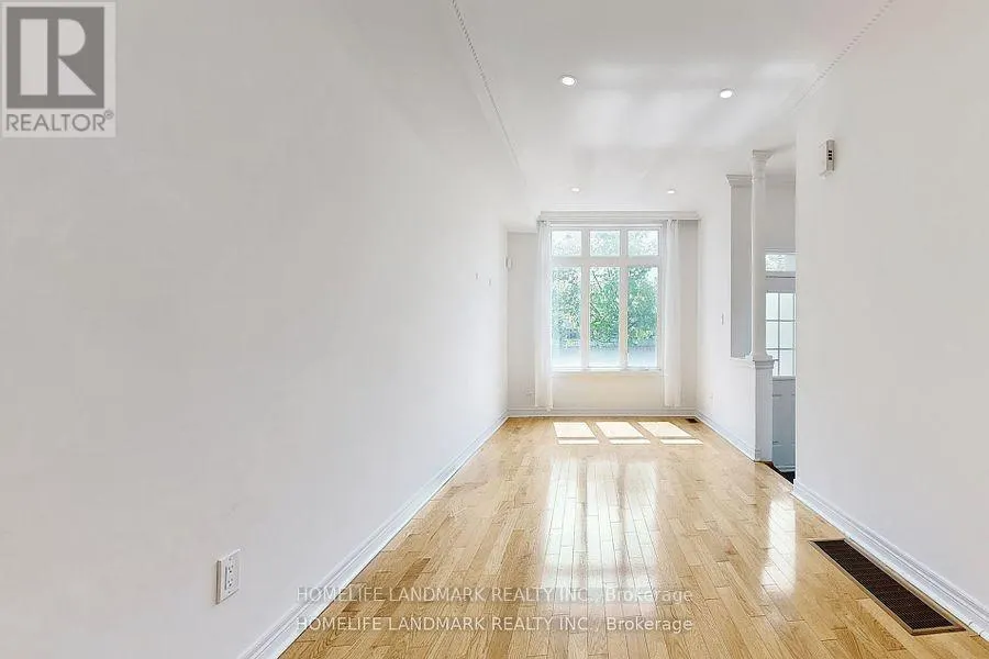 19 ENGLISH GARDEN WAY