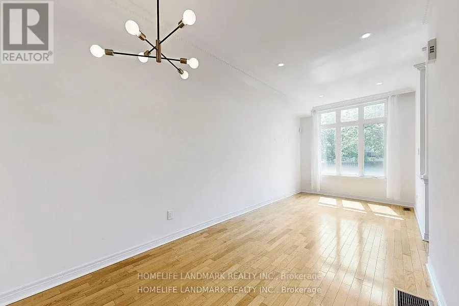 19 ENGLISH GARDEN WAY