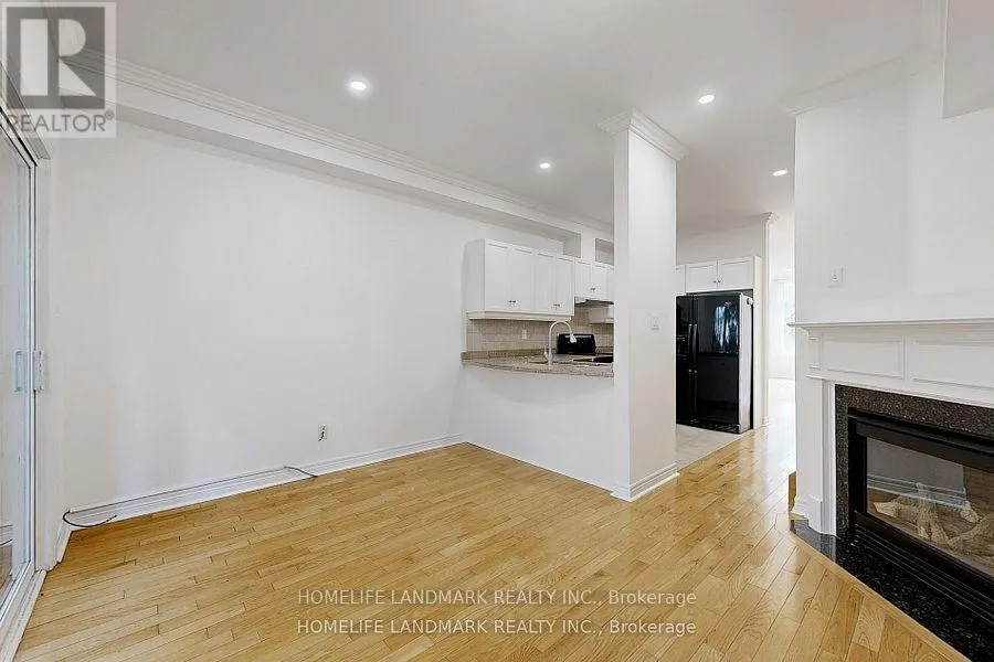 19 ENGLISH GARDEN WAY