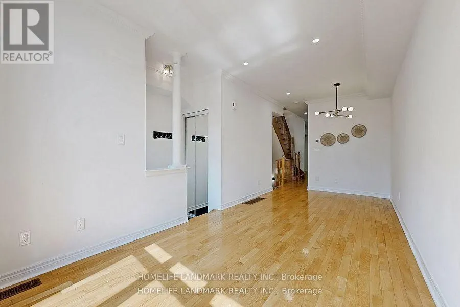 19 ENGLISH GARDEN WAY