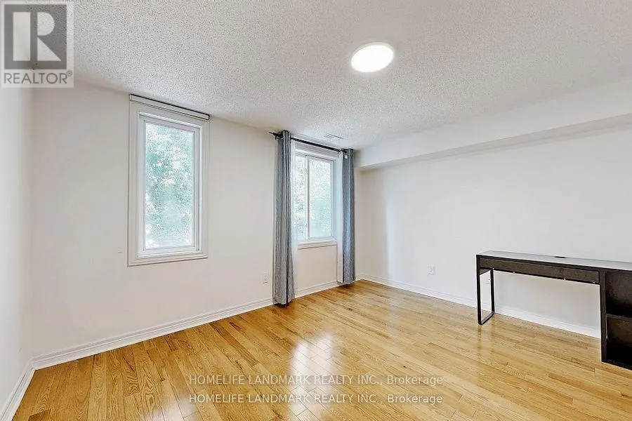 19 ENGLISH GARDEN WAY
