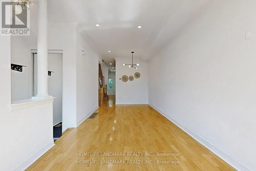 19 ENGLISH GARDEN WAY