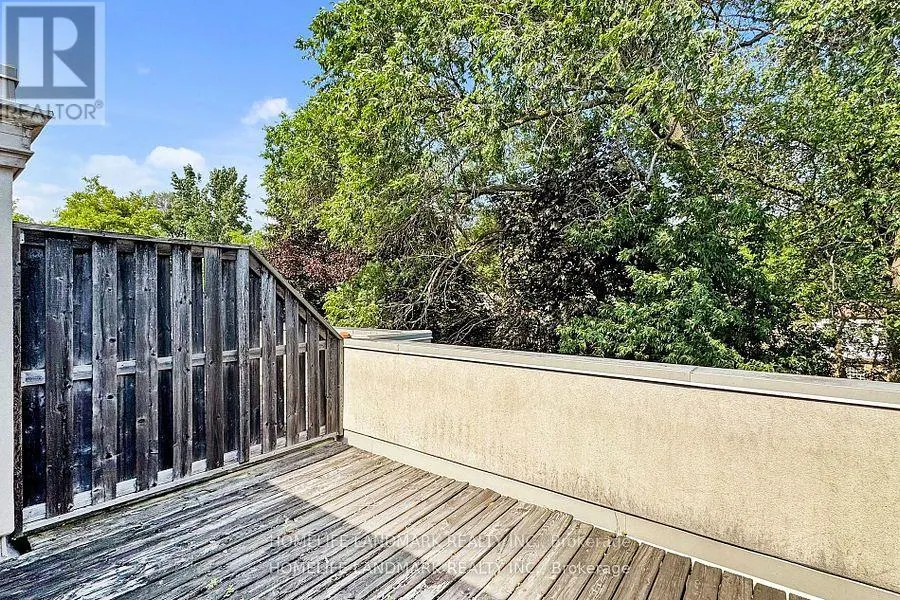 19 ENGLISH GARDEN WAY