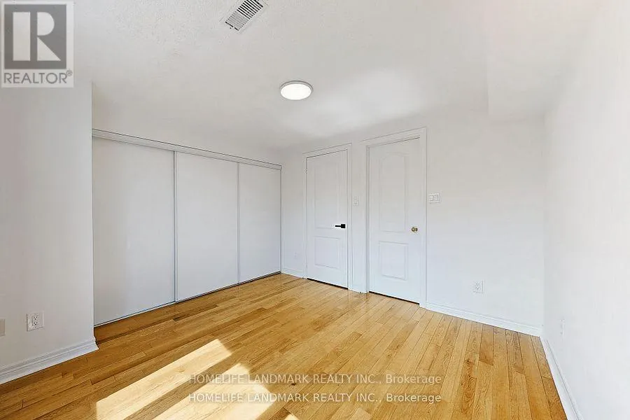 19 ENGLISH GARDEN WAY
