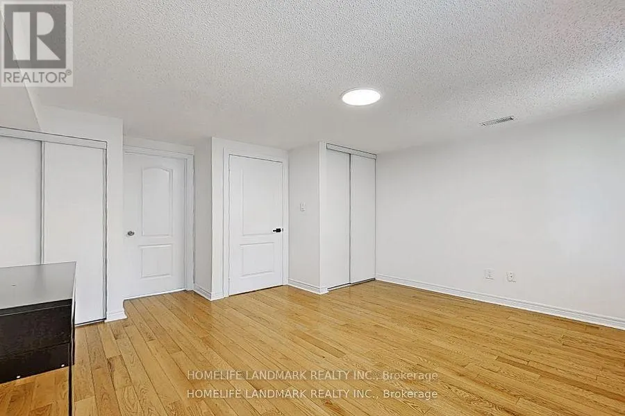 19 ENGLISH GARDEN WAY