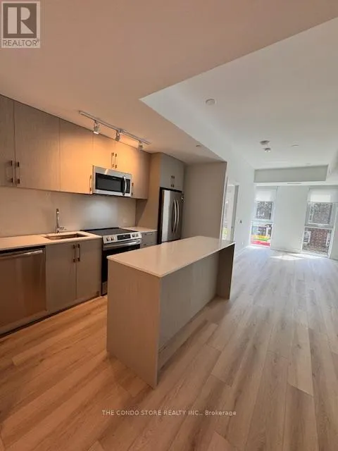 201 - 8 MANOR ROAD W