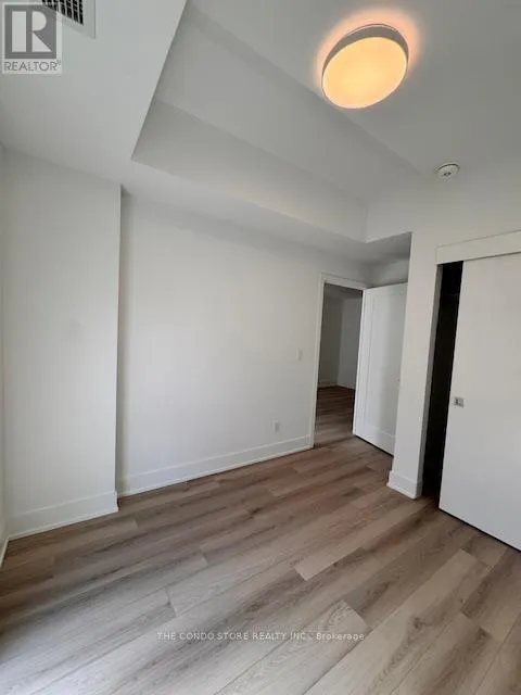 201 - 8 MANOR ROAD W