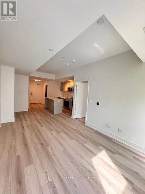 201 - 8 MANOR ROAD W