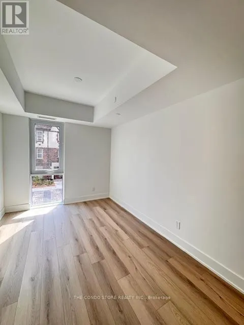 202 - 8 MANOR ROAD W