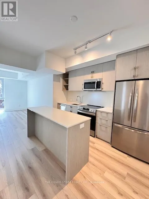 202 - 8 MANOR ROAD W