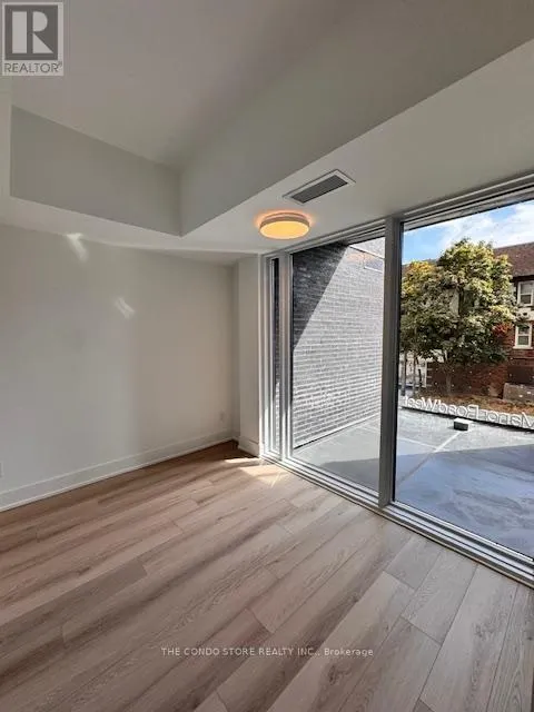 202 - 8 MANOR ROAD W