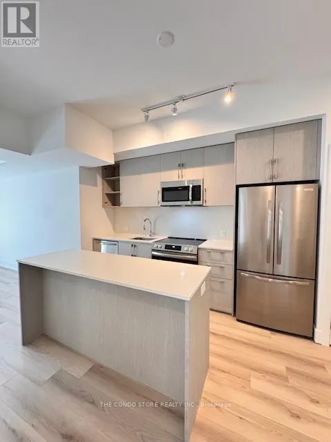 202 - 8 MANOR ROAD W