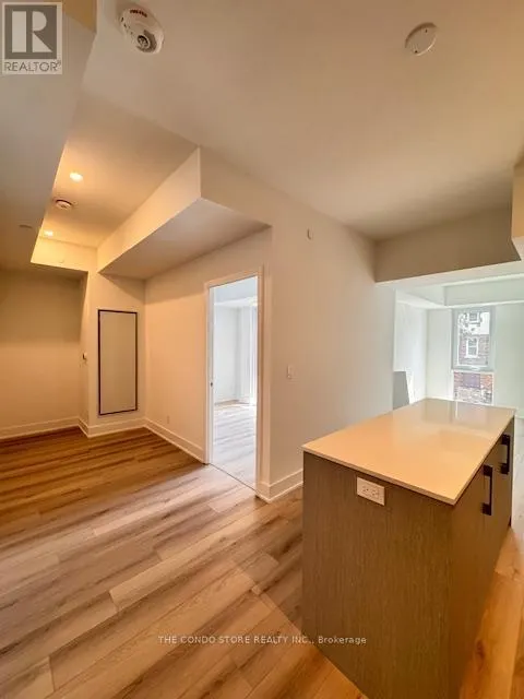 202 - 8 MANOR ROAD W
