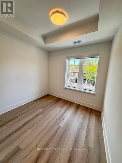 204 - 8 MANOR ROAD W