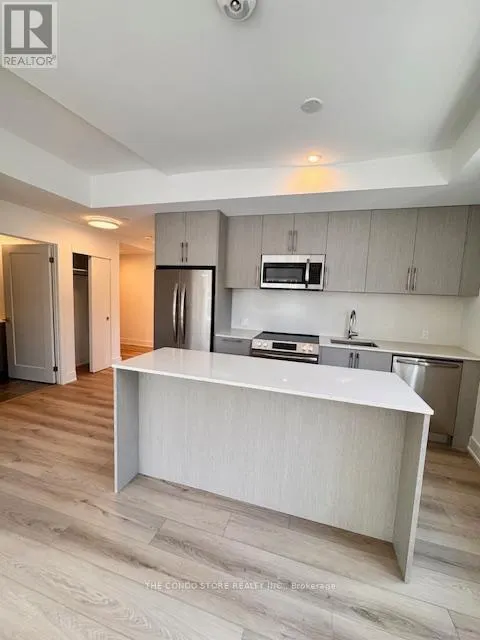 204 - 8 MANOR ROAD W