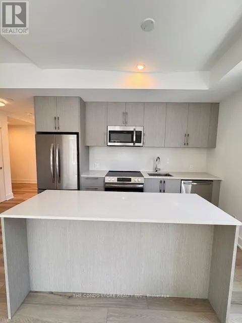 204 - 8 MANOR ROAD W