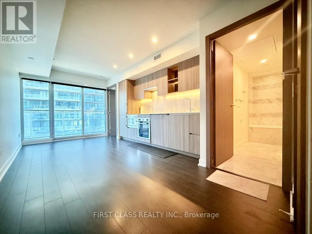 19 BATHURST STREET