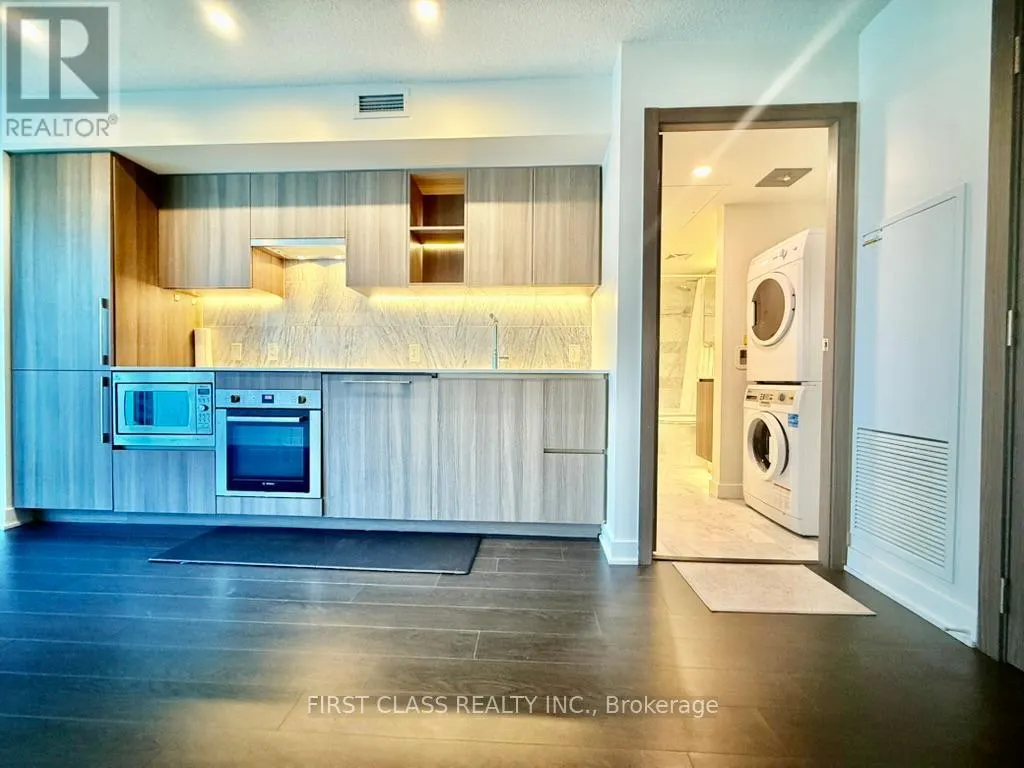 19 BATHURST STREET