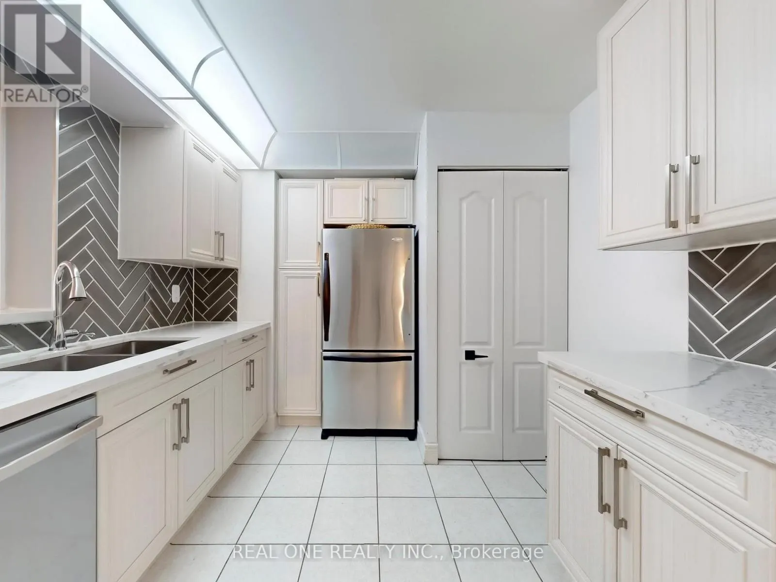 617 - 5418 YONGE STREET
