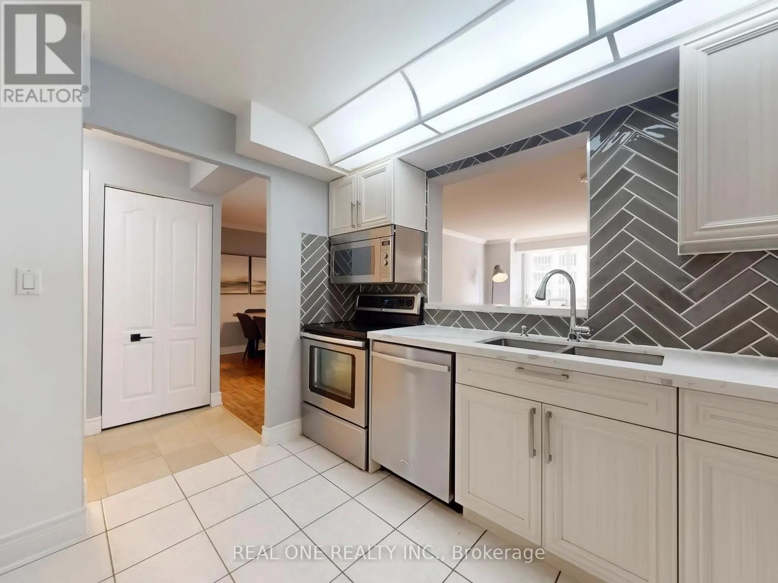 617 - 5418 YONGE STREET